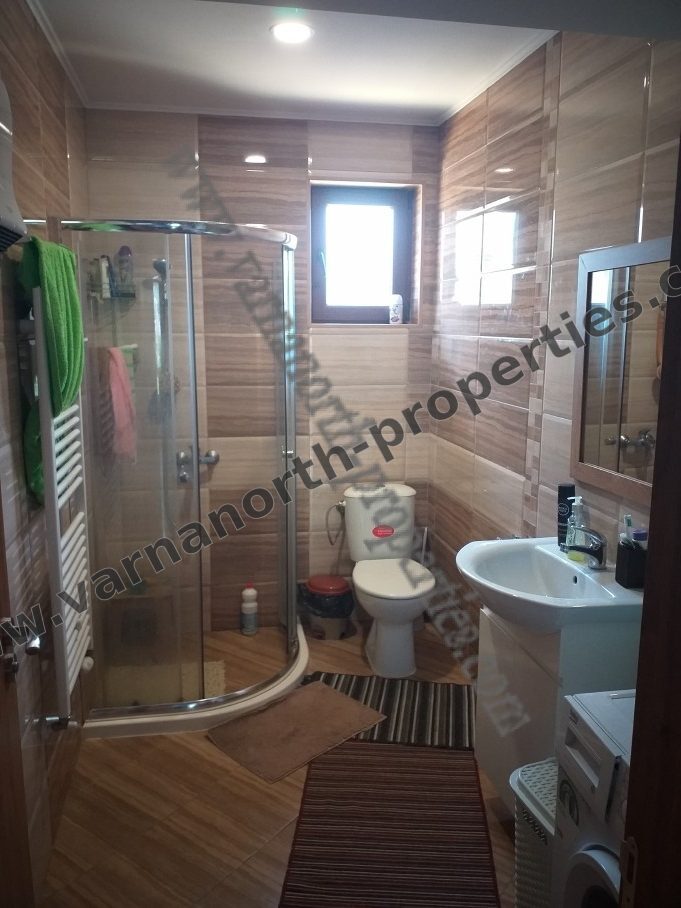 Страхотна едноетажна къща в много хубаво крайбрежно село